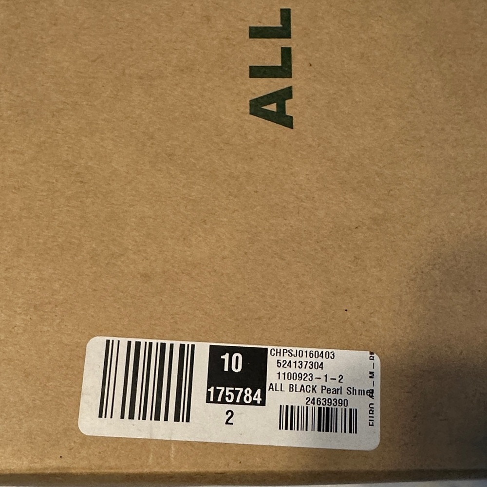 ALL BLACK Women's Pearl White Flats